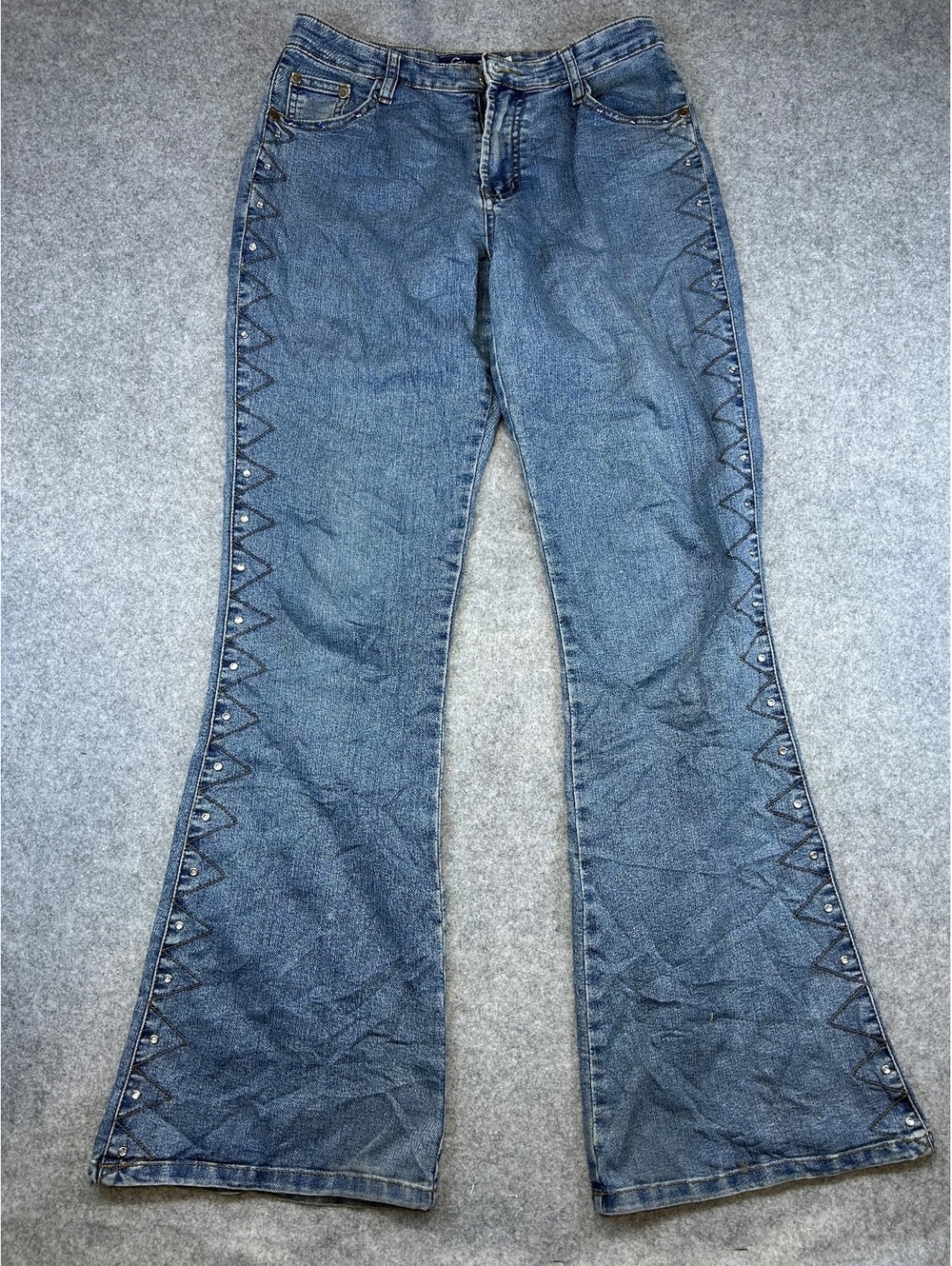 Y2K Embroidered Flare Jeans Shun Fa Women M Studded Stitched Medium Wash Chic